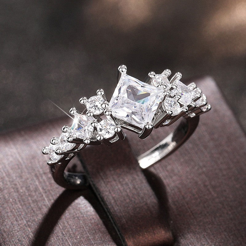 Cressida Lumere Ring | 16K hvidguld