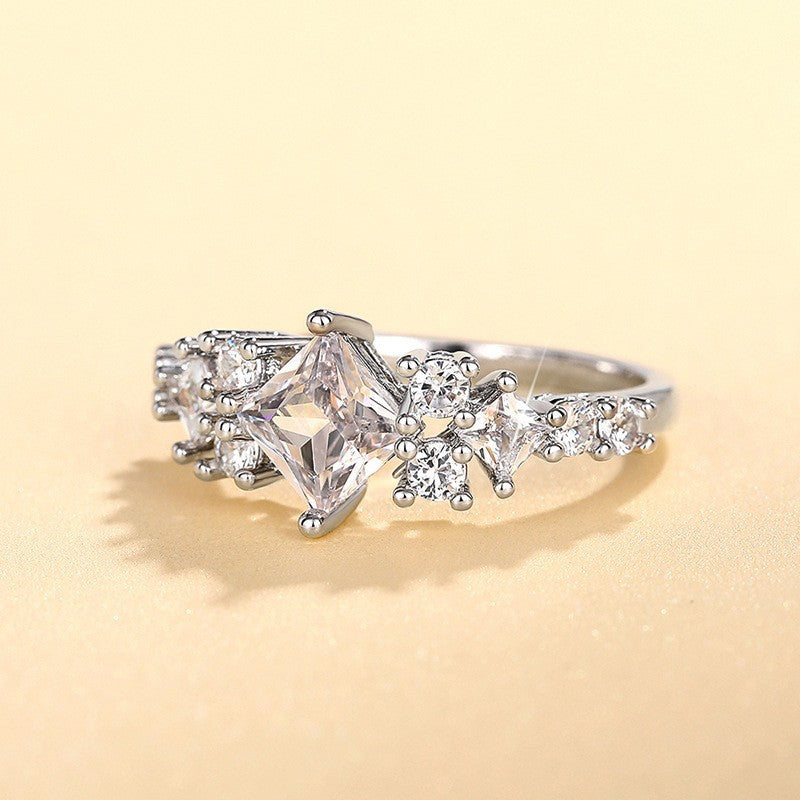 Cressida Lumere Ring | 16K hvidguld