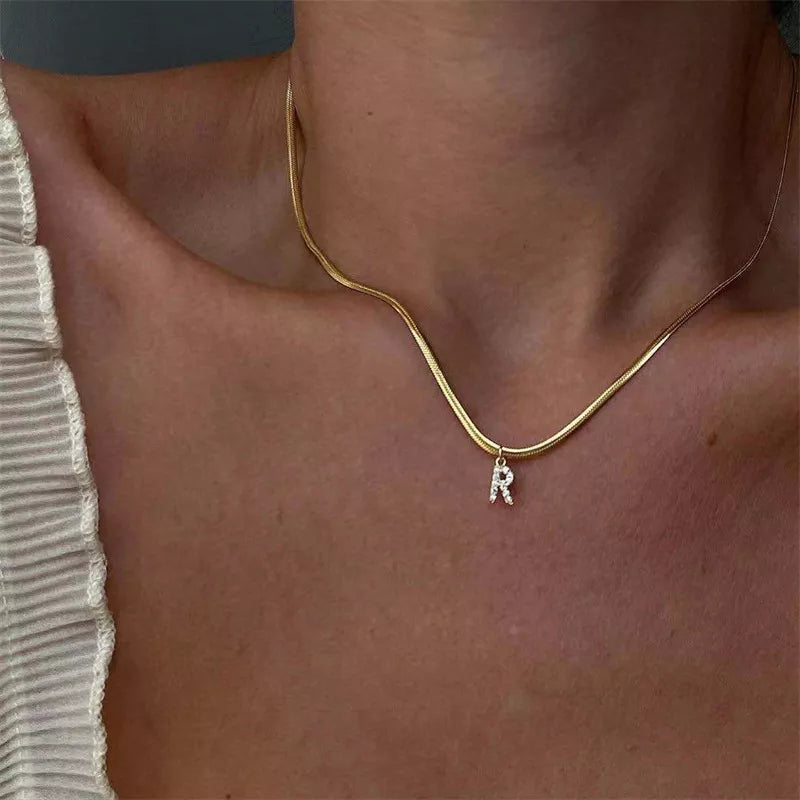 Melly Initial Herringbone Halskæde