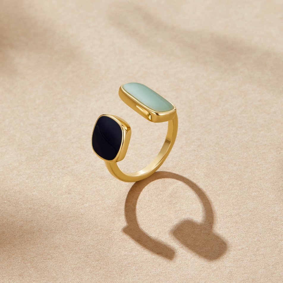 Akvamarinförsedda Ring