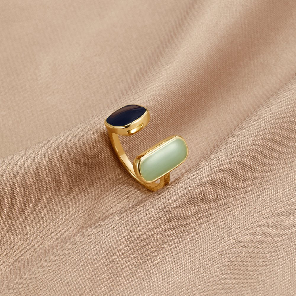 Akvamarinförsedda Ring
