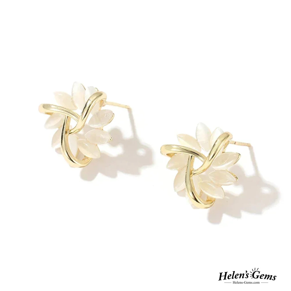 Elegante og Exquisite Opal Petal Circle Stud Øreringe i Guld