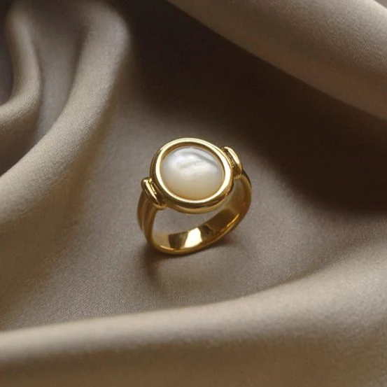 Elegant Gold-Inlaid Pearl Ring