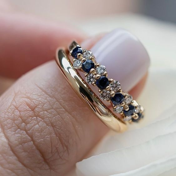 Elegant Guld Ring med Blå Zirkon