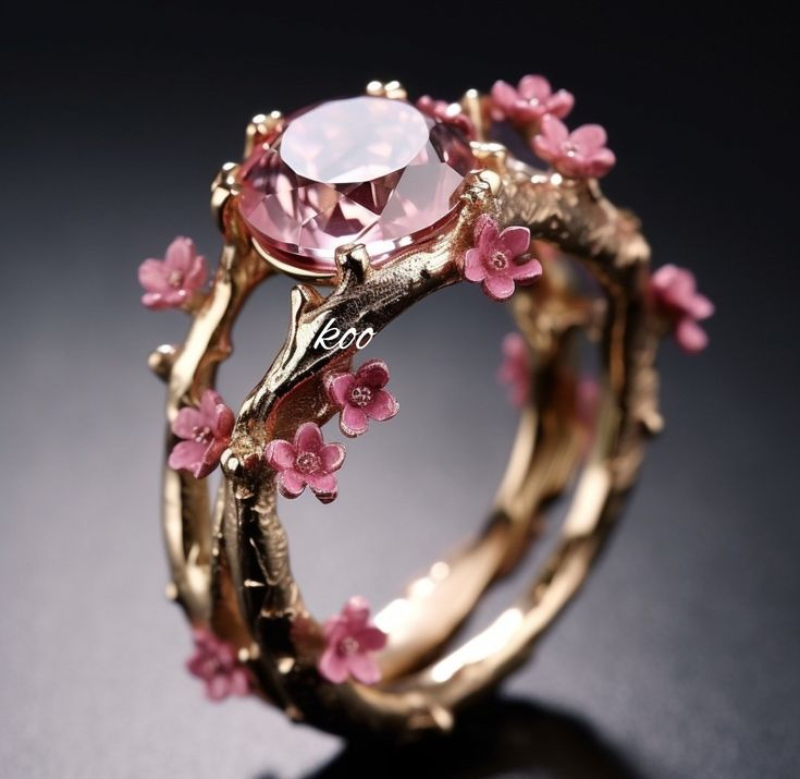 Fortryllende guld ring med rosa krystal og små blomster