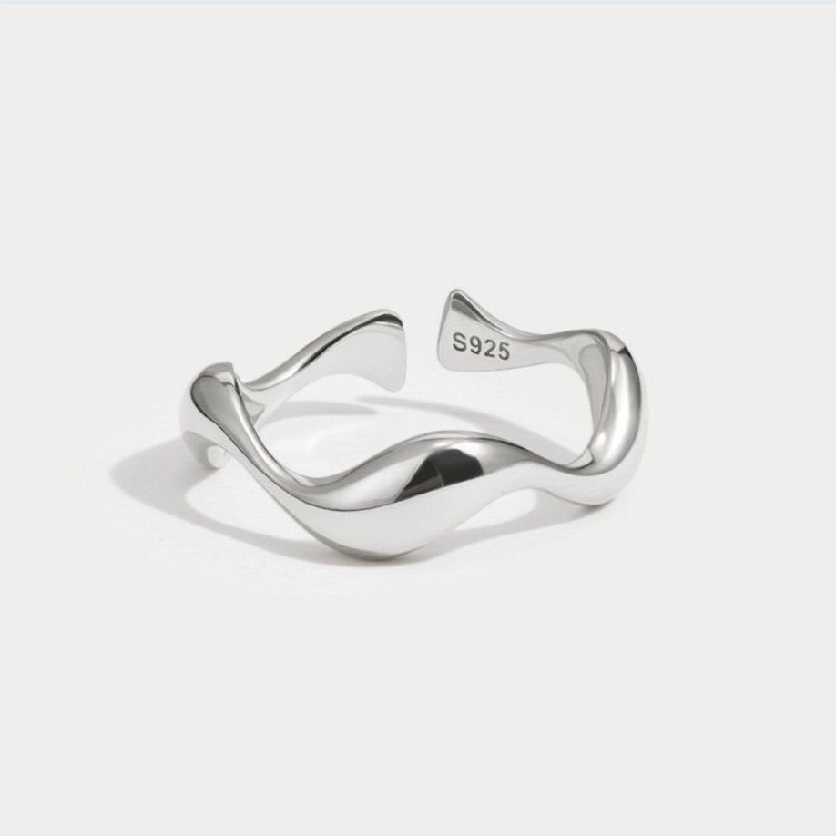 Bølger – Elegant Minimalistisk Ring